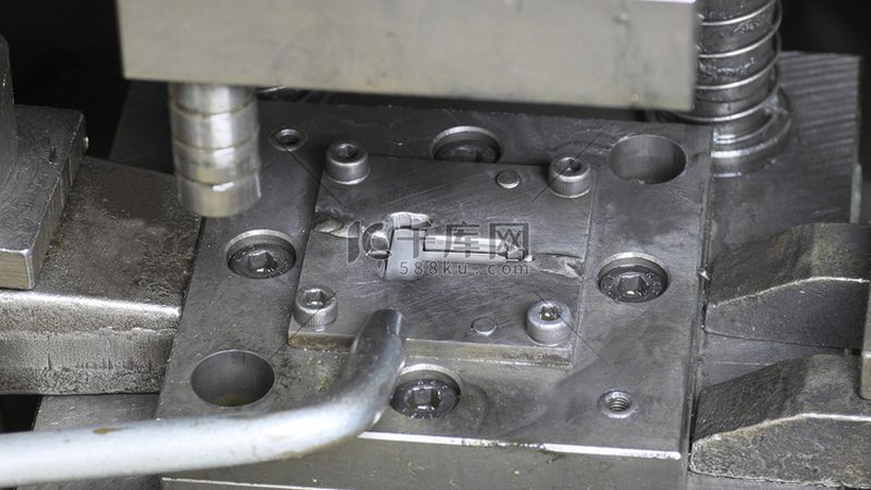 汽车注塑模具：品质与效率的双重保障**