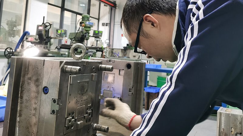 新能源汽车电池盒模具定制：关键要素与工艺解析**
